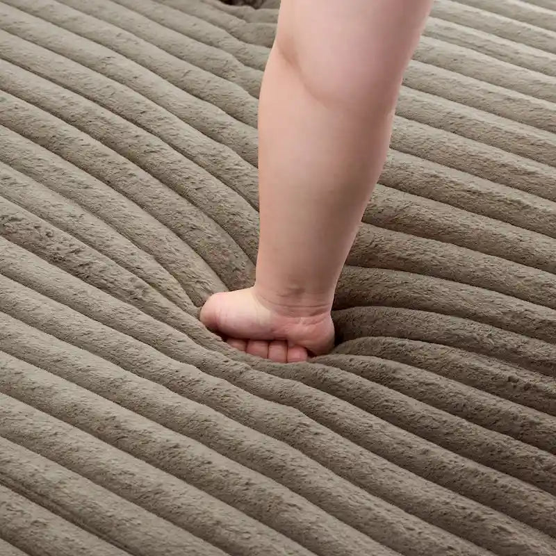 Chaise longue capitonnée avec coussin à ressorts et pieds en bois massif
