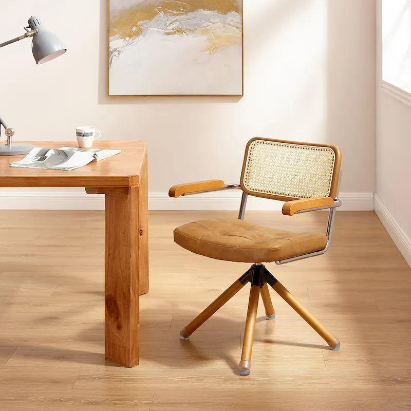 Fauteuil pivotant d'appoint avec dossier en rotin, assise en similicuir et accoudoirs et pieds en bois