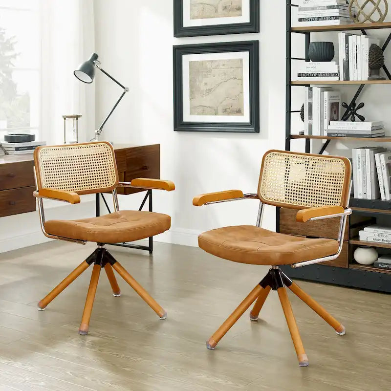 Fauteuil pivotant d'appoint avec dossier en rotin, assise en similicuir et accoudoirs et pieds en bois