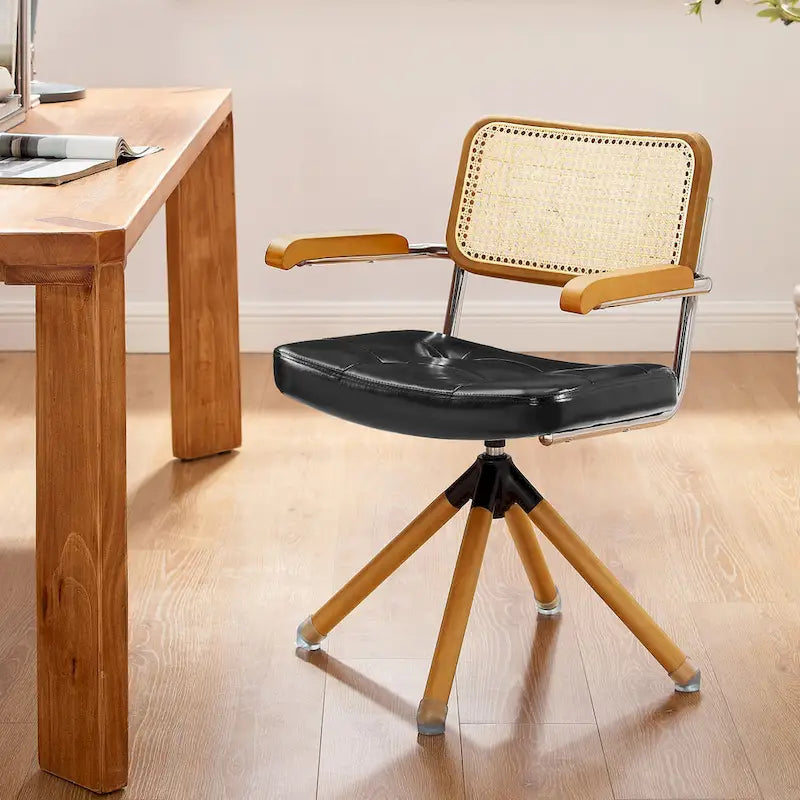 Fauteuil pivotant d'appoint avec dossier en rotin, assise en similicuir et accoudoirs et pieds en bois