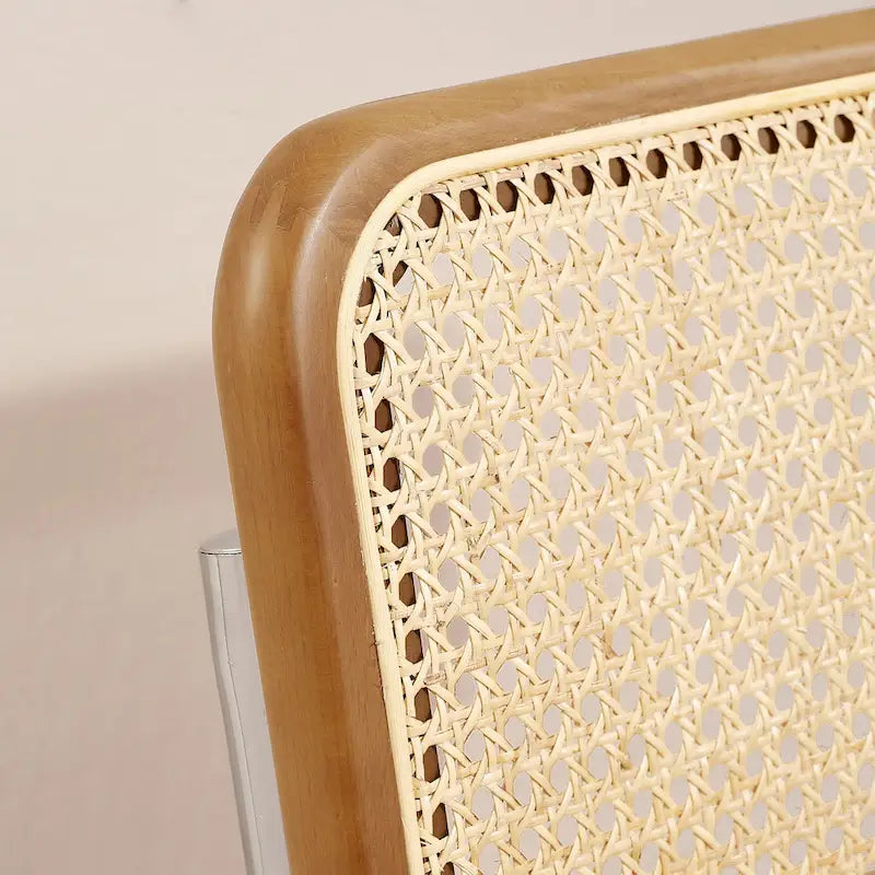 Fauteuil pivotant d'appoint avec dossier en rotin, assise en similicuir et accoudoirs et pieds en bois
