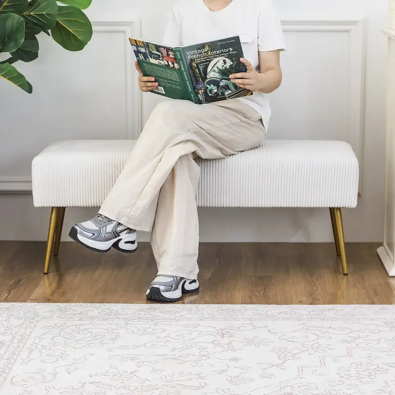 Banc rembourré en velours rayé 43" avec pieds en métal doré – pour le bout de lit, l'entrée et le salon