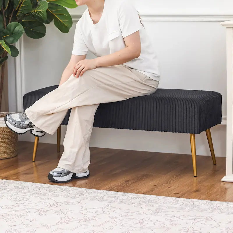 Banc rembourré en velours rayé 43" avec pieds en métal doré – pour le bout de lit, l'entrée et le salon
